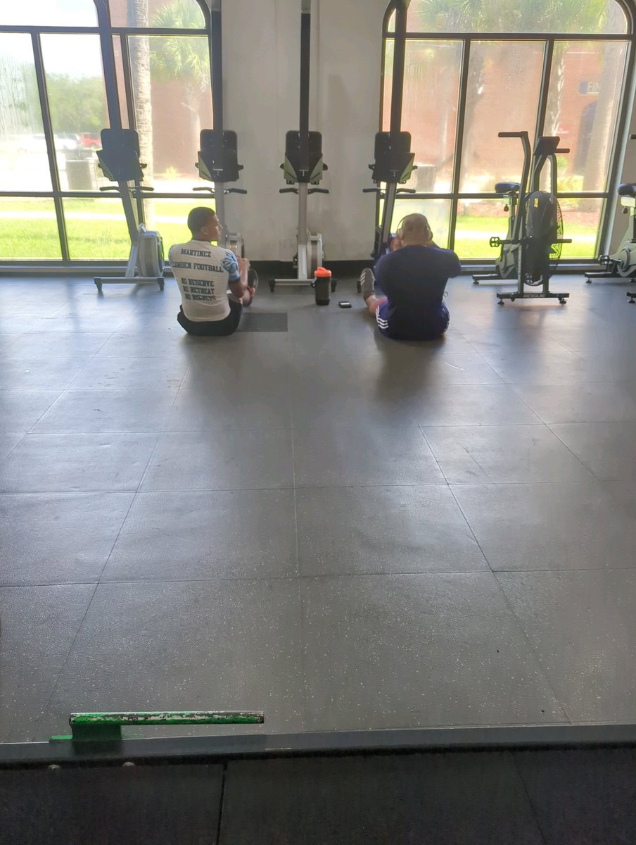 DiamondandAlano's tweet photo. No greater feeling than receiving an unexpected text with these photos from a coworker that recognized our boys at the gym @2inegal @7DMartinez We always tell them you never know who’s watching!! #family #training #abworkouts #proud https://t.co/9UpJN467pk