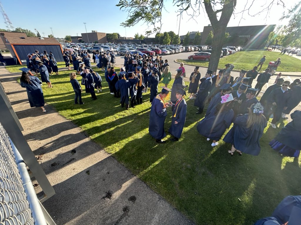 District214's tweet photo. Itβs graduation time across the District! Here we go!! #214grad https://t.co/fQa2dewxps