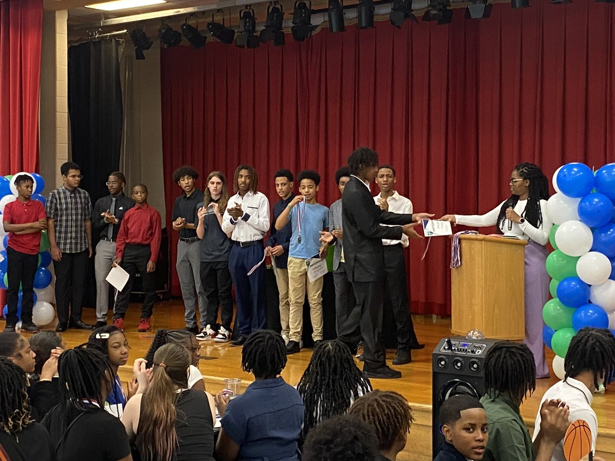 23/24 Sports Banquet to recognize our Gator Athletes. Thank you to everyone who attended and supported this event!  Congratulations!!! <a href="/JaradM/">Jarad Munroe</a> <a href="/ChandaMason7/">Chanda Mason</a> <a href="/HCS_TitleI/">HCS Title I Program</a> <a href="/HamptonCSchools/">Hampton City Schools</a>