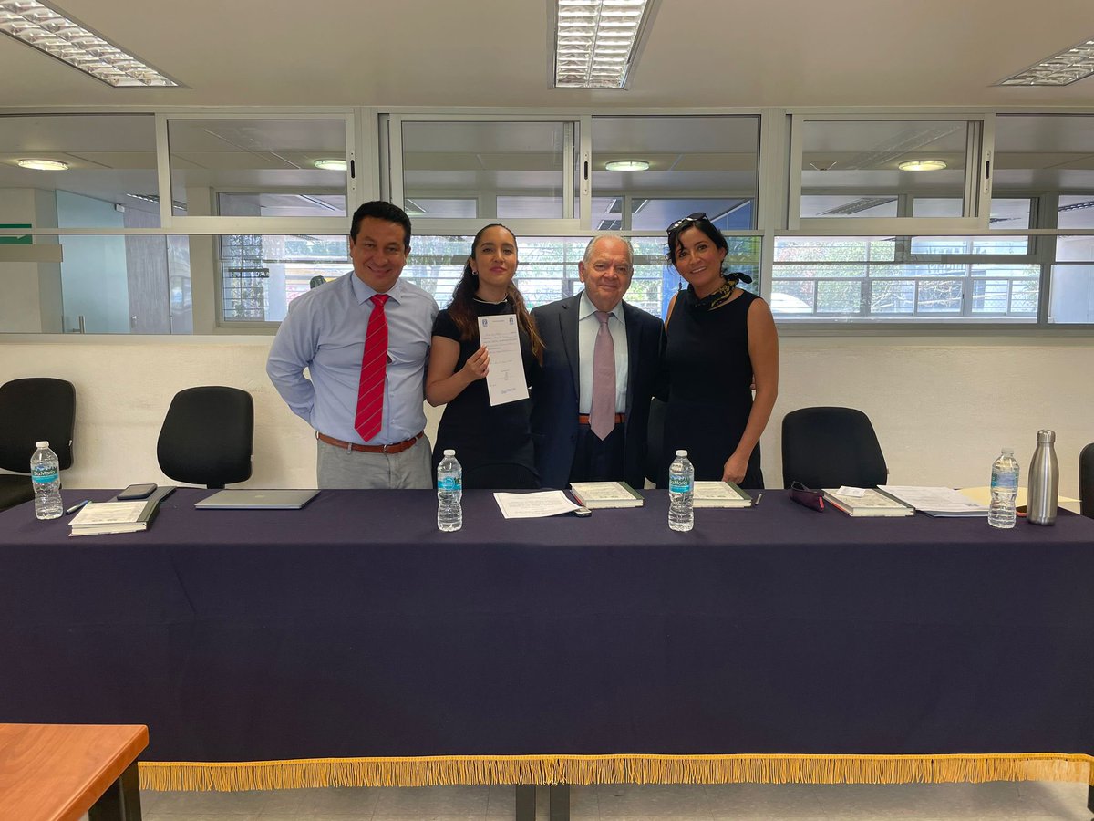 Comparto mi emoción con ustedes.
Doctora con mención honorífica en Estudios Políticos y Sociales con Orientación en RRII.
Goya ♥️