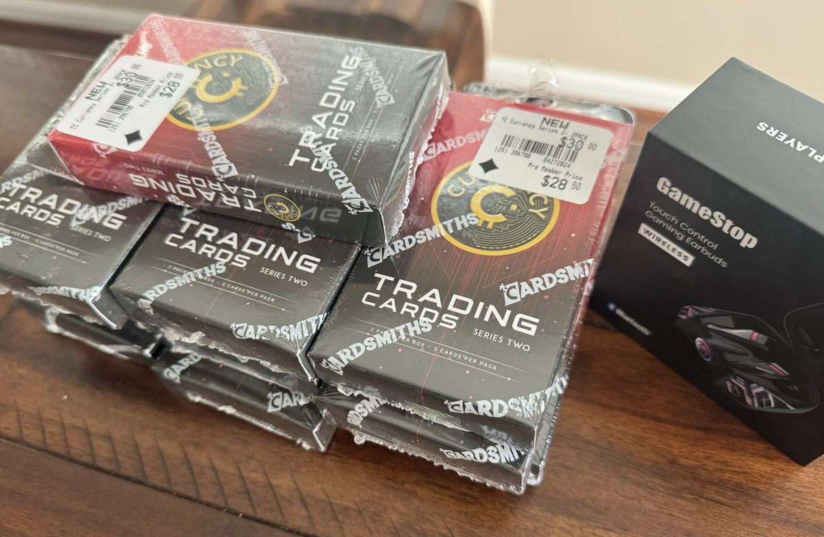 Kyl0Z3n's tweet photo. Gotta love @GameStop mail day!

Ear buds from a while ago but are actually quite good, especially considering the price!!

#CantStopWontStop #GameStop #ShopAtGameStop $GME @CARDSMITHS_ #CurrencyCards https://t.co/BL3ZrXeSlH