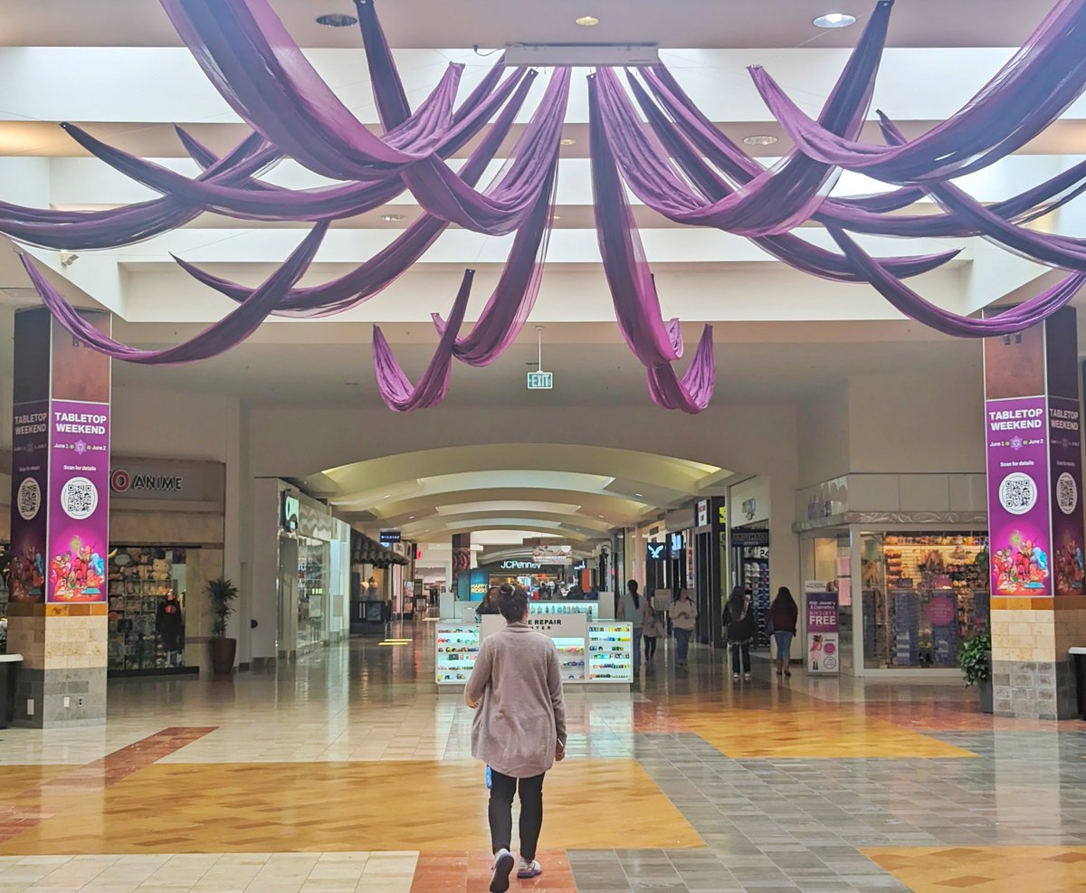 Just 10 days until Tabletop Weekend! 🎉 
Make sure to pre-register and you'll automatically be entered for a chance to win a $150 GameStop gift card. Don't miss out on this amazing opportunity to join the fun and possibly score a fantastic prize! ✨ bit.ly/4btHFUC