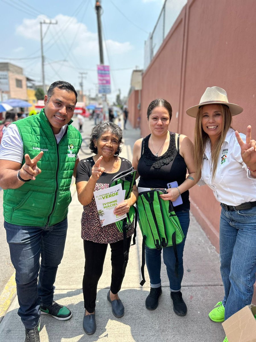 IvonneMacielF's tweet photo. Seguimos recorriendo nuestro querido Municipio de Ciudad Nezahualcóyotl. Hoy, en Valle de Aragón 1era Sección, junto a nuestro comprometido candidato a 2do Regidor, Bladimir Salgado. ¡Trabajamos juntos por un futuro más brillante para todas nuestras familias! 💚 #ConIvonneVa https://t.co/IyGxbQfnvj