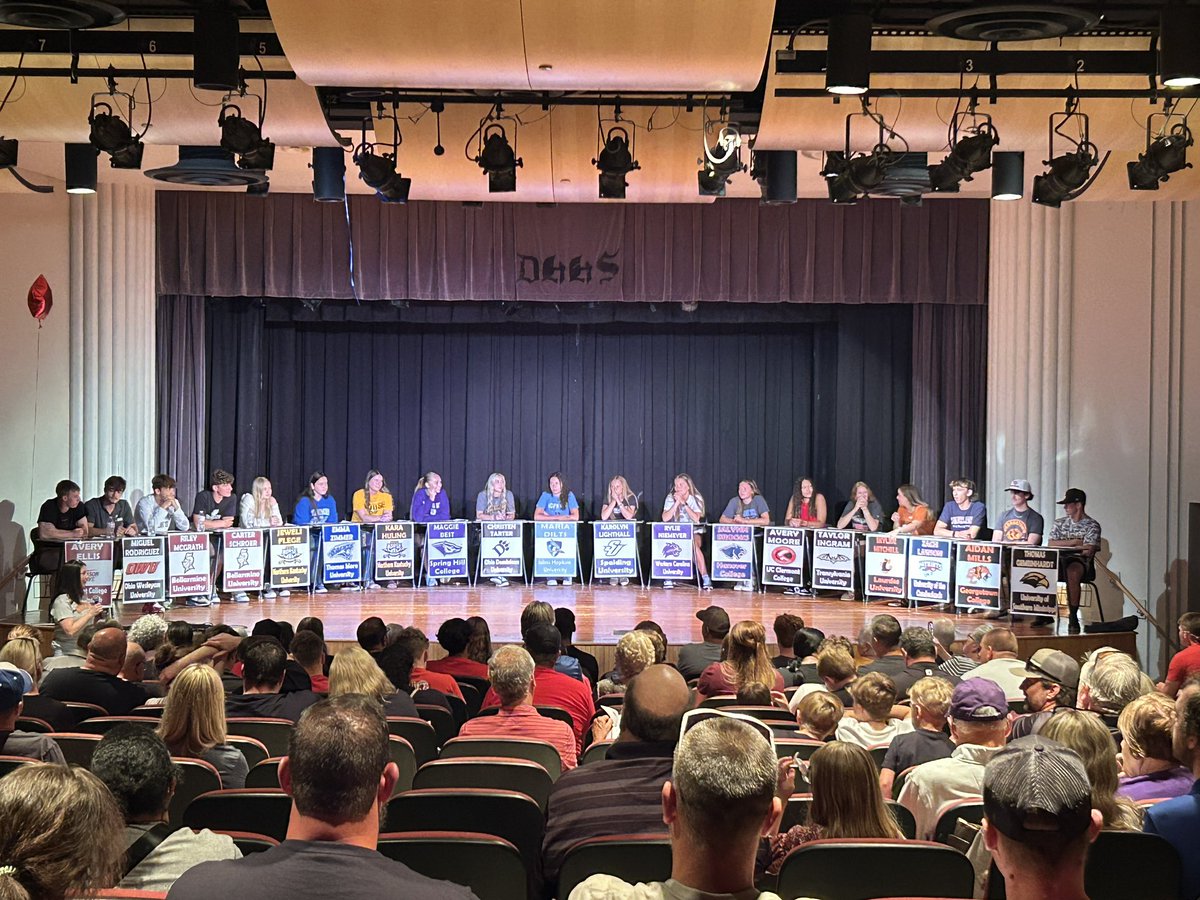 ozzyosborne25's tweet photo. Proud Dixie alumn, and proud coach. The Heights is being represented by some amazing future college athletes and two of them are ours!!  #signingday #dixiepride #colonelstrong https://t.co/xUcs8QvKGE