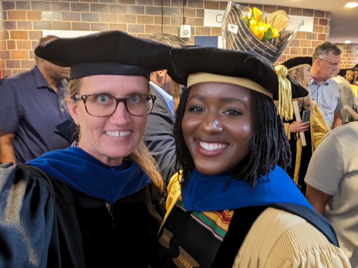 #ProudPI Very proud (!) to be the PhD advisor of this awesome scientist, and awesome person. Congrats, Dr Moore!! @moore__brittni