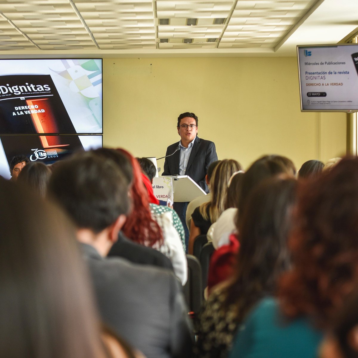 CODHEM's tweet photo. El director del #IIFDDHH de la #CODHEM, Bernardo Almaraz, resaltó la importancia de que las y los estudiantes conozcan los productos editoriales y el director del Centro Universitario, Nephtalí Pierre Romero Navarrete agradeció por difundir sobre la problemática sociojurídica https://t.co/xWBV0M9bhC