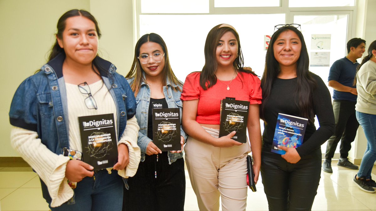 CODHEM's tweet photo. El director del #IIFDDHH de la #CODHEM, Bernardo Almaraz, resaltó la importancia de que las y los estudiantes conozcan los productos editoriales y el director del Centro Universitario, Nephtalí Pierre Romero Navarrete agradeció por difundir sobre la problemática sociojurídica https://t.co/xWBV0M9bhC