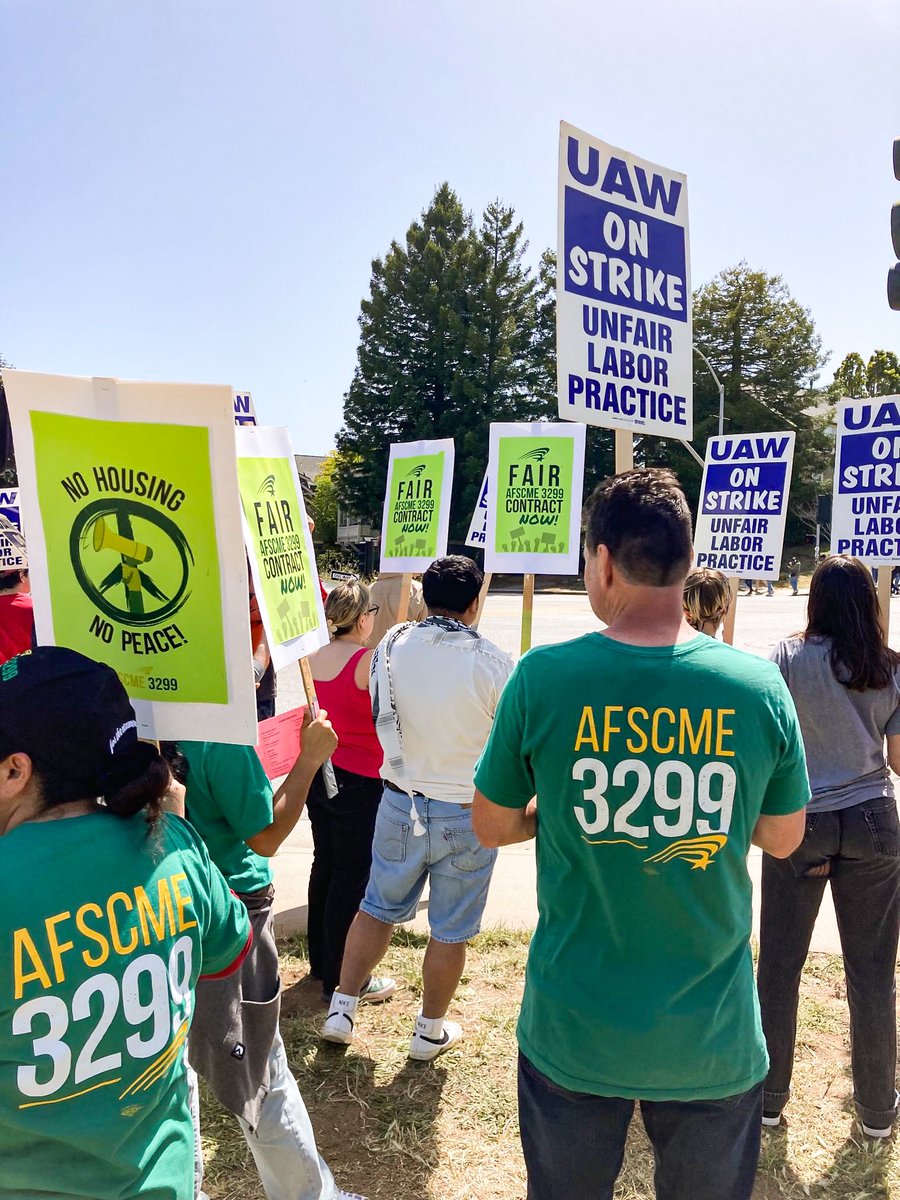 uaw_4811's tweet photo. Amazing to join forces with our union siblings @afscme3299 on the picket line today 💪 https://t.co/O228vj9jBg