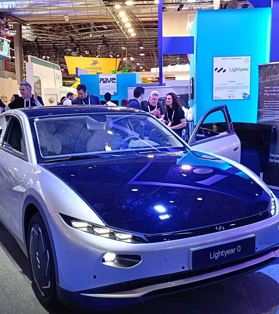Standzexpo's tweet photo. #VivaTech Day 1 Recap ✨ 

#Paris #Event #StartupLife
#StartupSuccess #Exhibit #TechRevolution #Stands https://t.co/PeVXHR35de