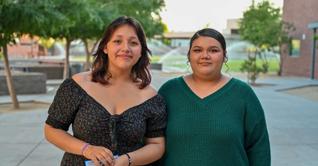 Congratulations to Azul and Leilani for clinching top spots in the National Society of the Sons of the American Revolution annual brochure contest! 

#SUSD #StudentAchievement #BecauseKids #SUSDProud #StudentExcellence