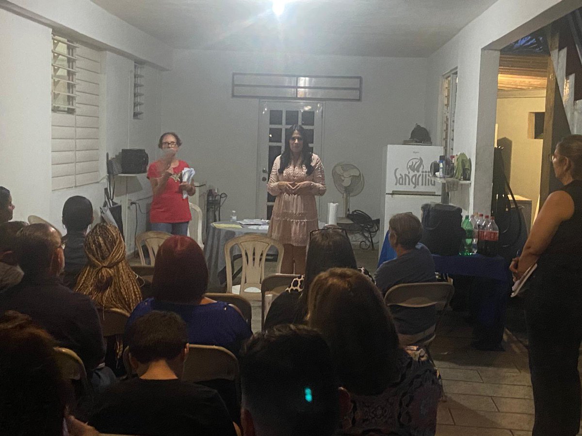 mabelvelezpr's tweet photo. Ahora, participó junto al Lcdo. Aníbal Vega Borges en reunión con mis funcionarios de colegios en el municipio de Toa Baja,

Gracias a todo mi ejército electoral por su compromiso, lealtad y preparación para las próximas primarias. https://t.co/EdqcMcrQSu