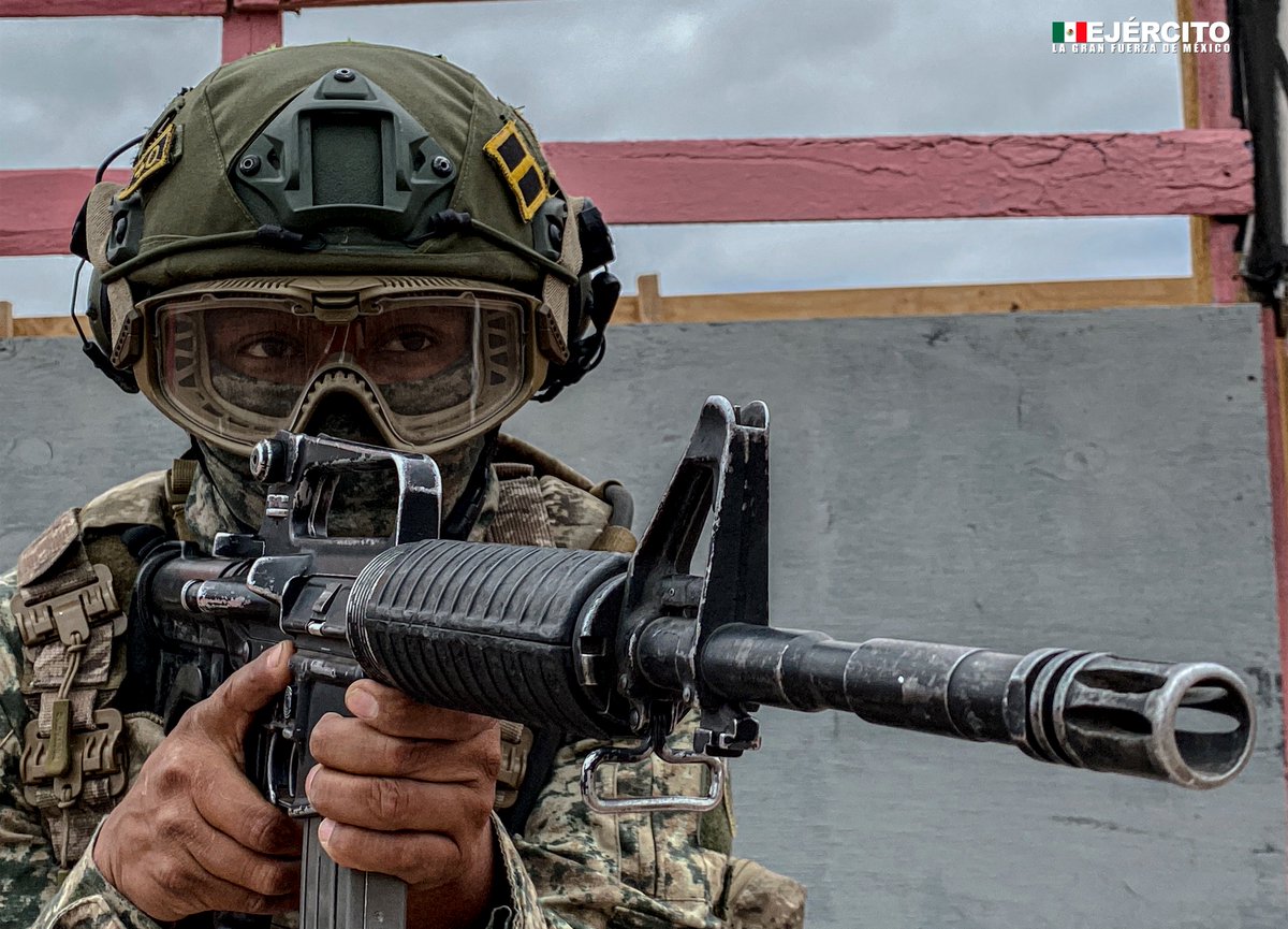En el #Adiestramiento militar, no solo entrenamos nuestros cuerpos, sino también nuestras mentes. ¡Comprometidos con #México! #EjércitoMexicano #FelizMiércoles