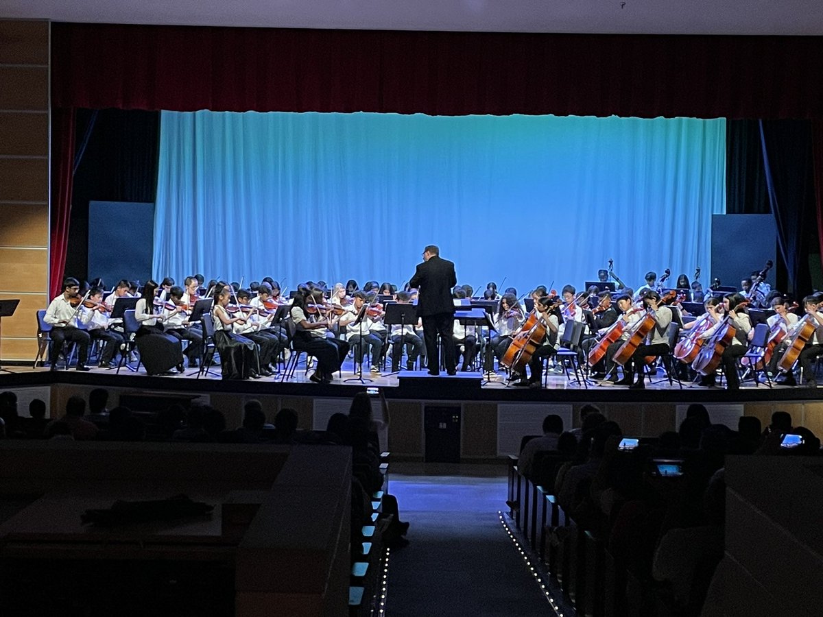 DrSchimpfCMS's tweet image. @mrHamnettCMS tells me our 6th grade musicians sound great at the band and orchestra concerts tonight! Well done #Panthers! #TEAMCommUNITY #wwprsd