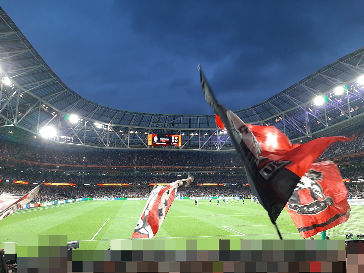 Pala_25_cios's tweet photo. Glückwunsch an Atalanta, die verdient den Europapokal gewinnen und mit denen es quasi ausschließlich nette Begegnungen ab! Danke an den Typen, der die Trinity Bar zum Tollhaus gemacht hat 🥰 Augen auf Samstag und immer weiter nach voooorne #ForzaRWR https://t.co/tZbJN22n1V