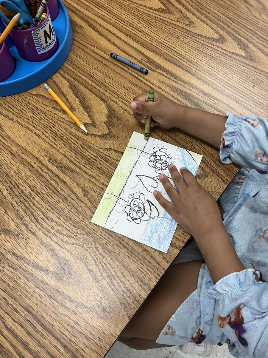 MrsRyan310's tweet image. Pp is for pajamas and make your own puzzle!  We all fit together perfectly! 11 days to go! #eaglestrong #cridgepride