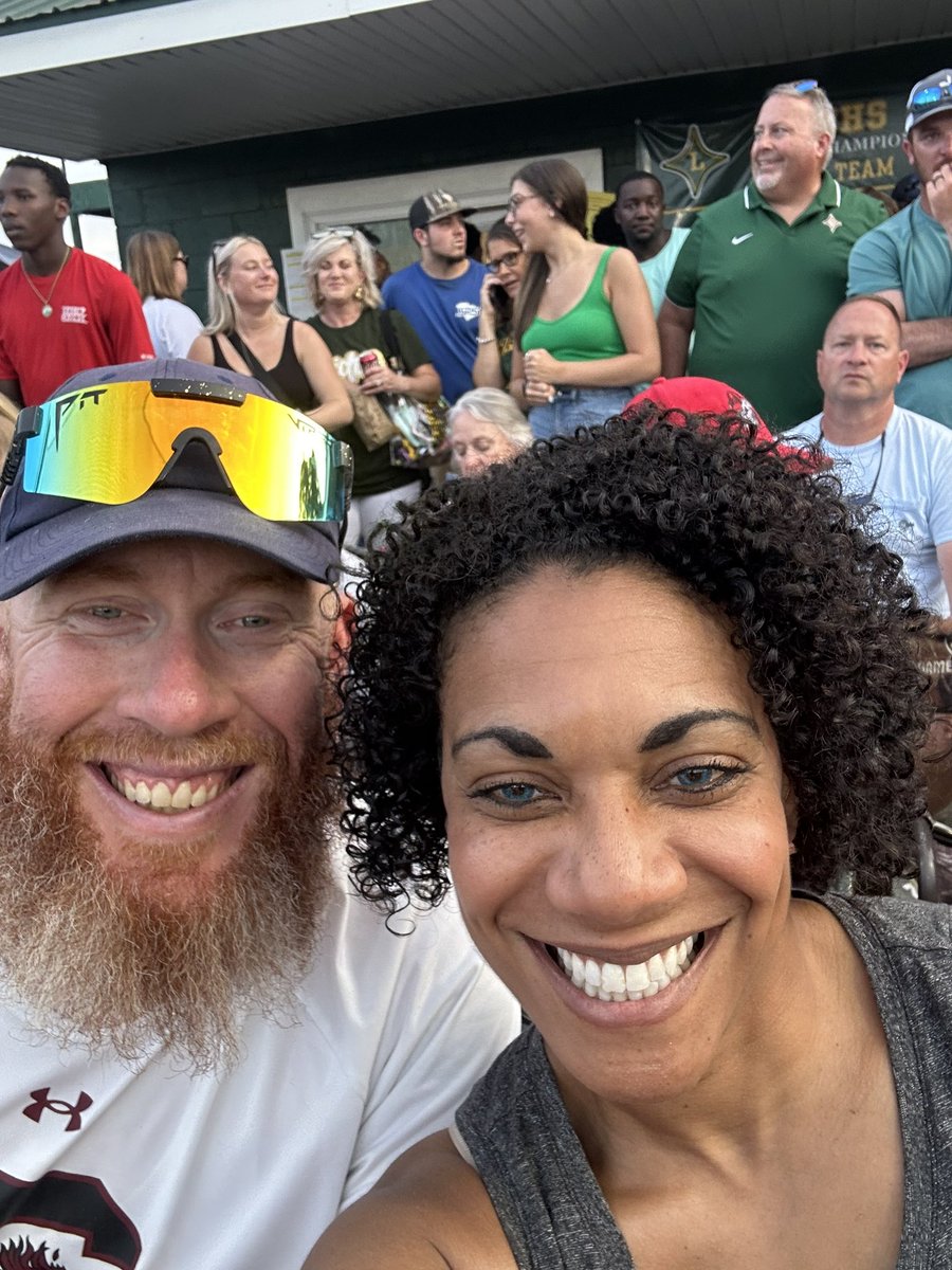 KaronDailey1's tweet photo. Hanging out in our old stomping grounds!!! Let’s go LAURENS! @CoachDailey_64 https://t.co/N3G48unYlI