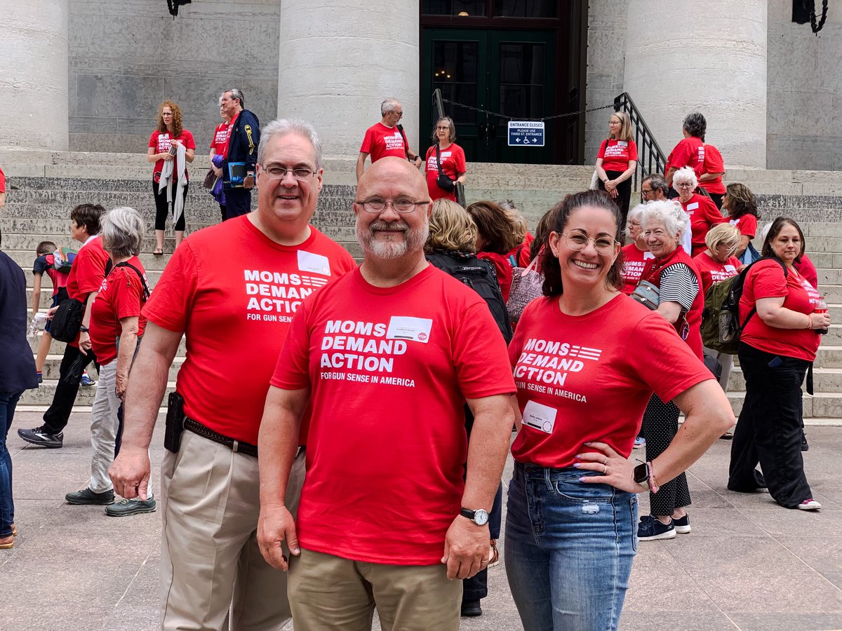 LesleyVerbus4us's tweet photo. I'm ready to #DemandASeat! Honored to graduate from this inspiring program. Learning alongside this group of committed @momsdemand &amp; @studentsdemand volunteers has been such a amazing experience. Now it's time to put it all into practice! Demand. Run. Change. @Everytown https://t.co/fC7QU50v45