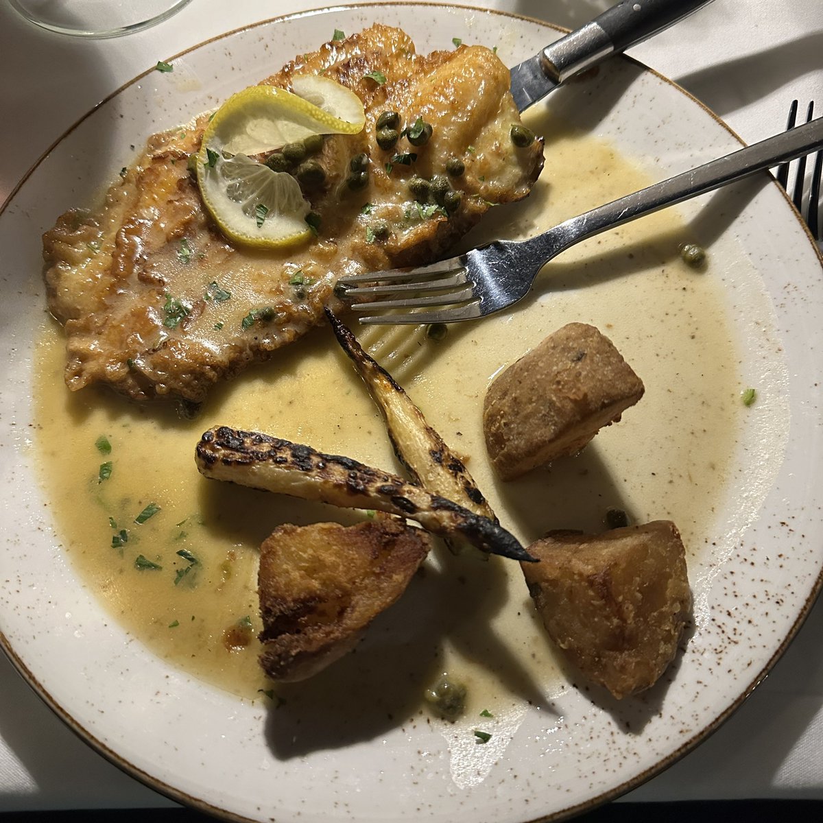 I’ve been told by my appreciated followers that one reason they enjoy my posts is because of my impartial honesty. This is my first time having Sole Meunière 🎣 Tasted Great! But thought the presentation was uninspired for a pricey dish. Opinions? 
At Vitolo #FLL 🇮🇹