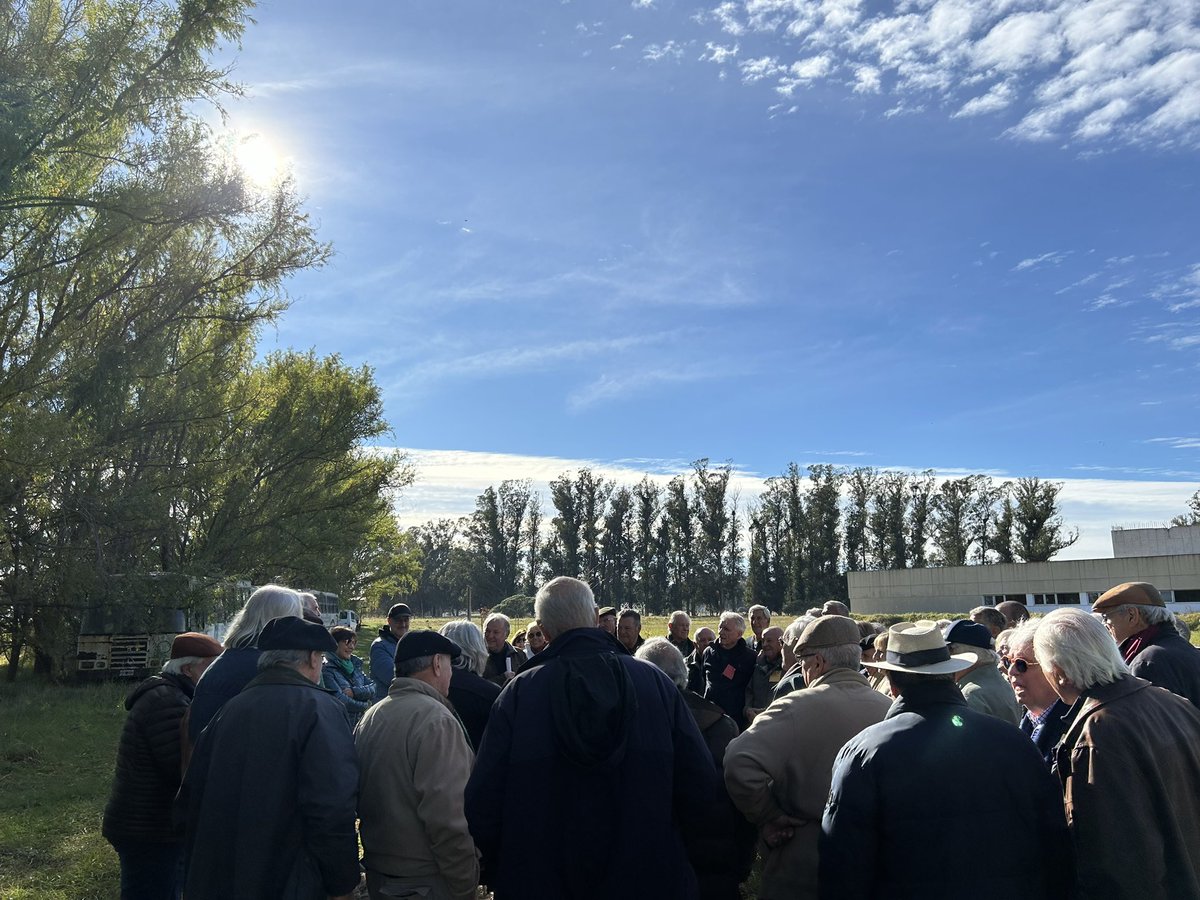 fcabalcarce's tweet photo. 📢Parque de las Generaciones #FCABalcarce
👉Se realizó en la FCA Balcarce la continuidad del “Parque de las Generaciones”, donde en esta oportunidad las generaciones del 63 al 67 realizaron la plantación de árboles para el parque. https://t.co/jeYq2ILIL0
