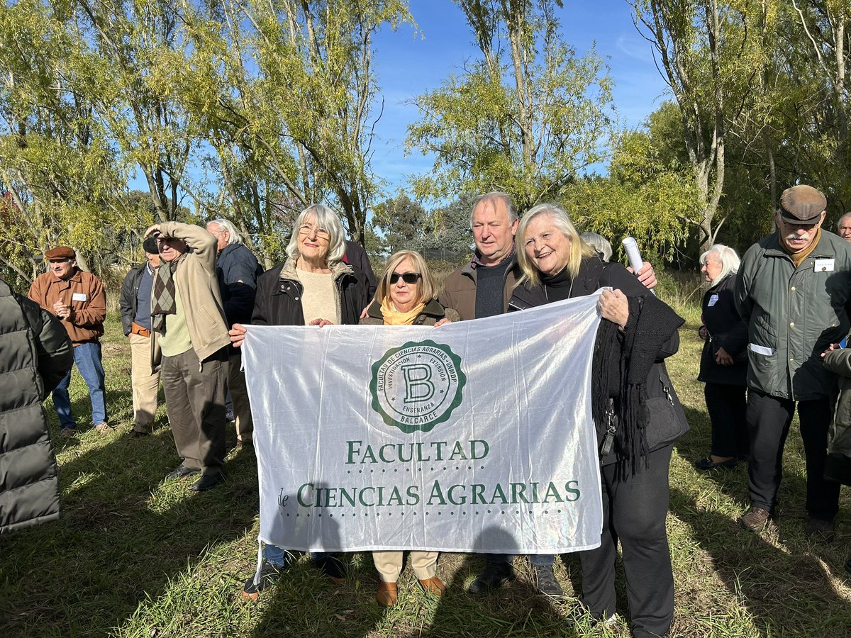 fcabalcarce's tweet photo. 📢Parque de las Generaciones #FCABalcarce
👉Se realizó en la FCA Balcarce la continuidad del “Parque de las Generaciones”, donde en esta oportunidad las generaciones del 63 al 67 realizaron la plantación de árboles para el parque. https://t.co/jeYq2ILIL0