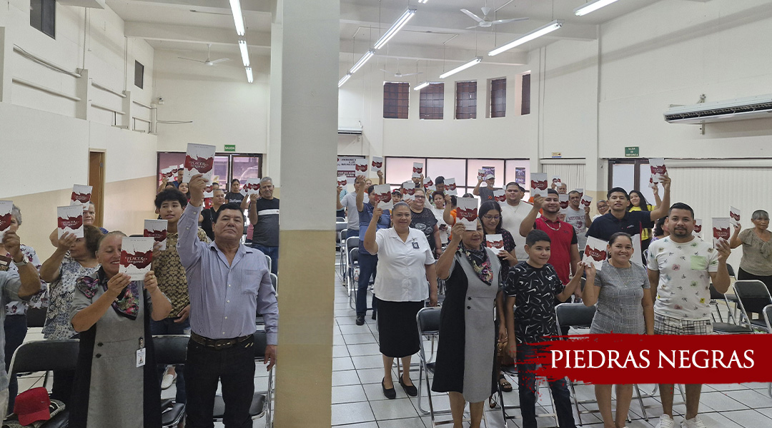 UnivMx's tweet photo. ¡#ElPlacerdelaVenganza ya llegó a México! 🇲🇽
Para muchos, la decisión más difícil es #perdonar. Sin embargo, esta obra te enseñará que es #unaactitud necesaria para quien busca sanar su interior. Puedes adquirir tu ejemplar en la Universal más cercana. 📍 https://t.co/zdBC9zeXiq