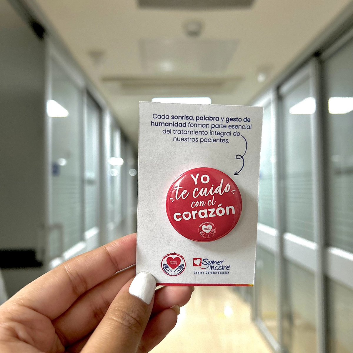 Decidimos ponernos este botón, como muestra de nuestro compromiso con ofrecerte una atención humanizada y empática❤️. Por eso cuando veas uno de nosotros con este símbolo, te expresando que le está poniendo el corazón a cuidarte.