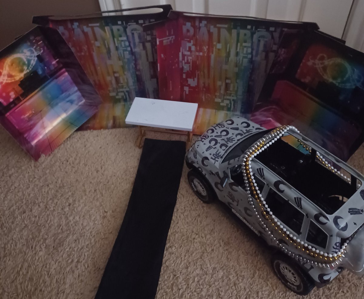 The MGA Goth Waifu Club has started planning out the venue for the birthday party, and N and V even wanted to decorate their Jeep for the big event! Skyler even gave them her sewing table to use,and Heather wanted to add a black carpet because N and V LOVE walking the runway!🖤💜