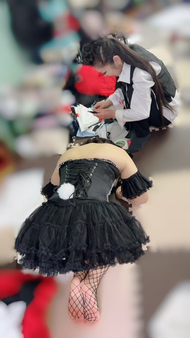 上条早樹女王様に平伏す私と躾けて頂きました記念♡初めましてだったんですけど、圧倒的オーラでうっとりでした。オープニングで一本鞭体験させて頂きました！嬉しすぎて始終にっこにこでした。衣装の手直しまで手伝ってくださって、滞在期間中ずっと優しくお気遣い頂きありがとうございました。<a href="/tag/%E5%A5%87%E7%B6%BAsm"class="tags"><span>#奇綺sm</span></a>