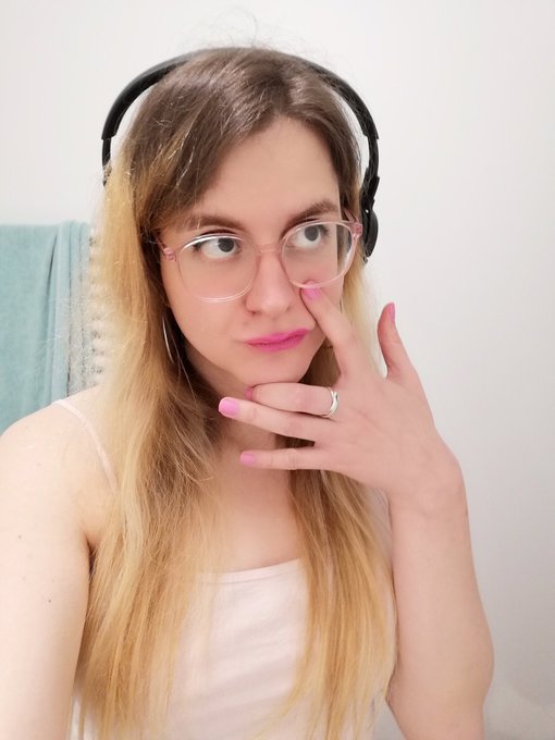 Come smell me https://t.co/zQ0wWRkHdt https://t.co/dqYUSrMmgh<a href="/tag/blonde"class="tags"><span>#blonde</span></a>