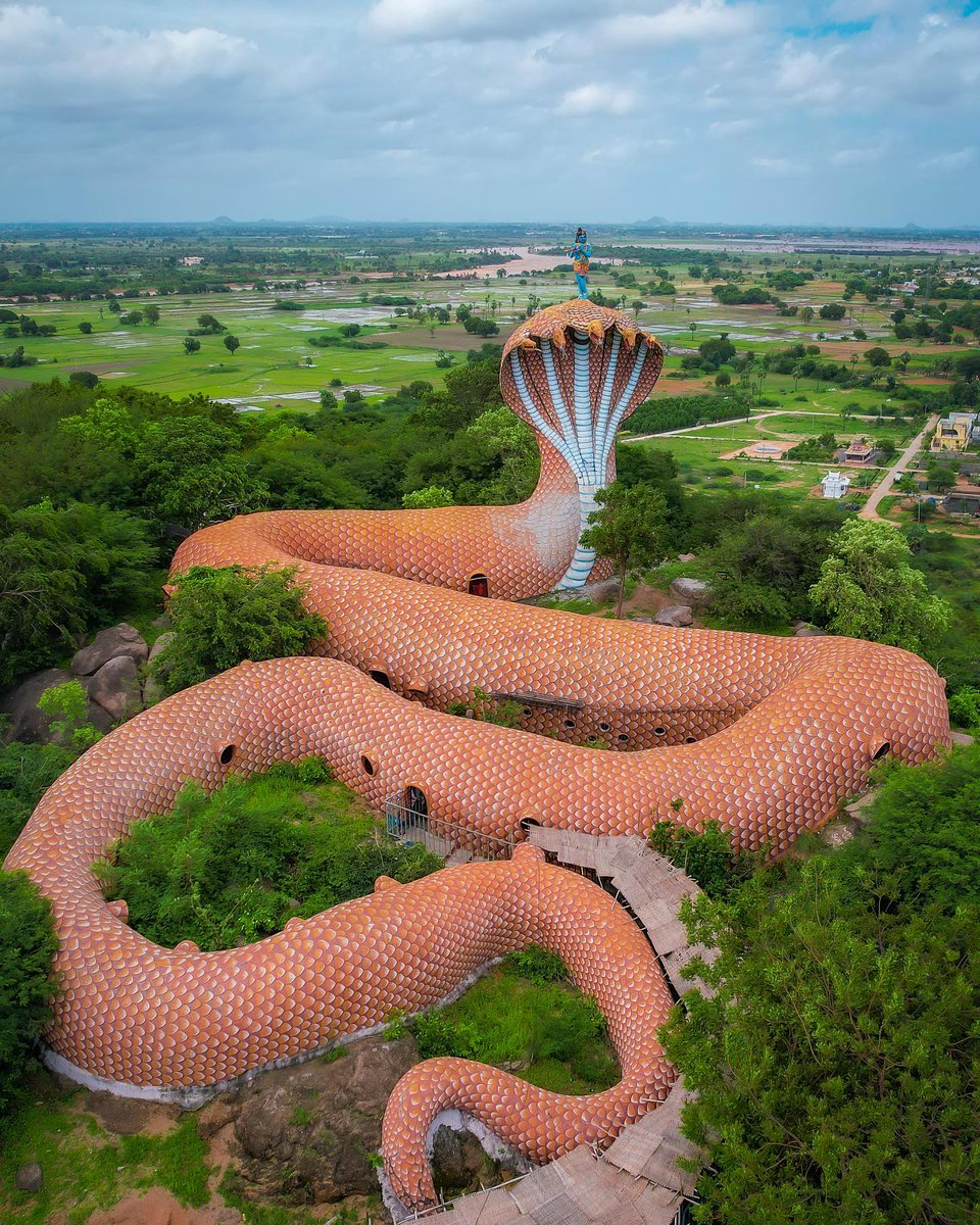 culturaltutor's tweet image. A brief tour of the world's strangest architecture:

Beginning with this snake-shaped temple in India...