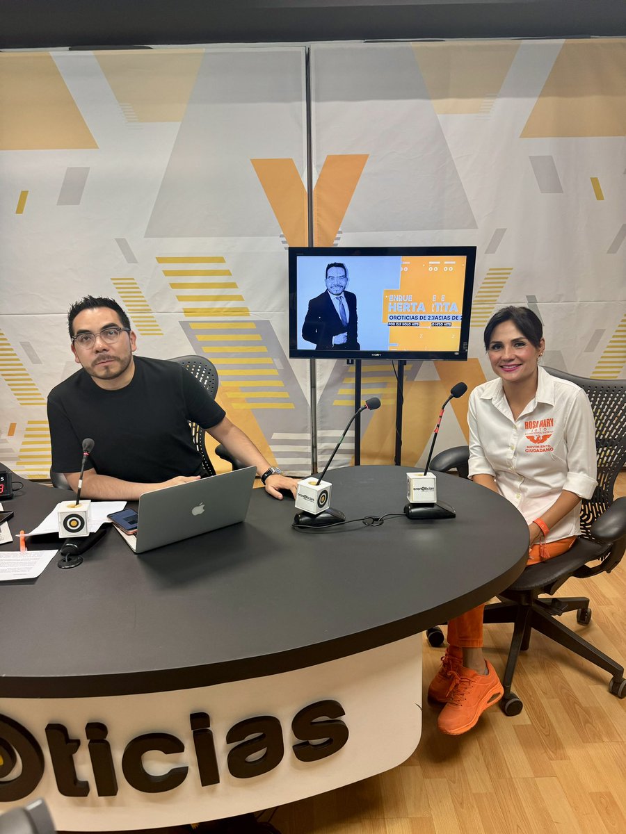 romasoca's tweet photo. Un gusto regresar a tu programa @EHuertaCuevas  muchas gracias por el espacio para que le gente conozca a los candidatos, y tome su mejor elección 
#vota2dejunio 
#distritofederal9 
#RosaMarySoto 
#puebla 
@MovCiudadanoPue 
@AlvarezMaynez 
@FerMoralesMtz https://t.co/pBEP2tkJDF
