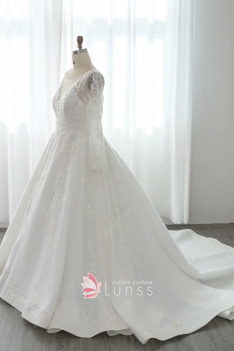 LunssCouture's tweet photo. The romantic satin wedding ball gown features beaded embroidered lace appliqués on a plunging bodice with sheer long sleeves. Illusion back decorated with buttons. Chapel train.
#BallGown #WeddingDress #LongSleeve #Satin #Beaded #Lace #IllusionBack #Lunss
https://t.co/FGhGoYeYsP https://t.co/ojEQd7wnDd