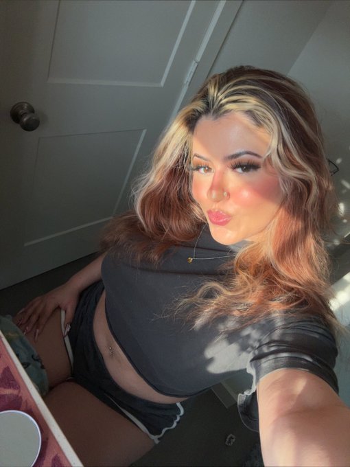 the sun was kissing me 🫶🏻😽 https://t.co/ShQ87nRYAX