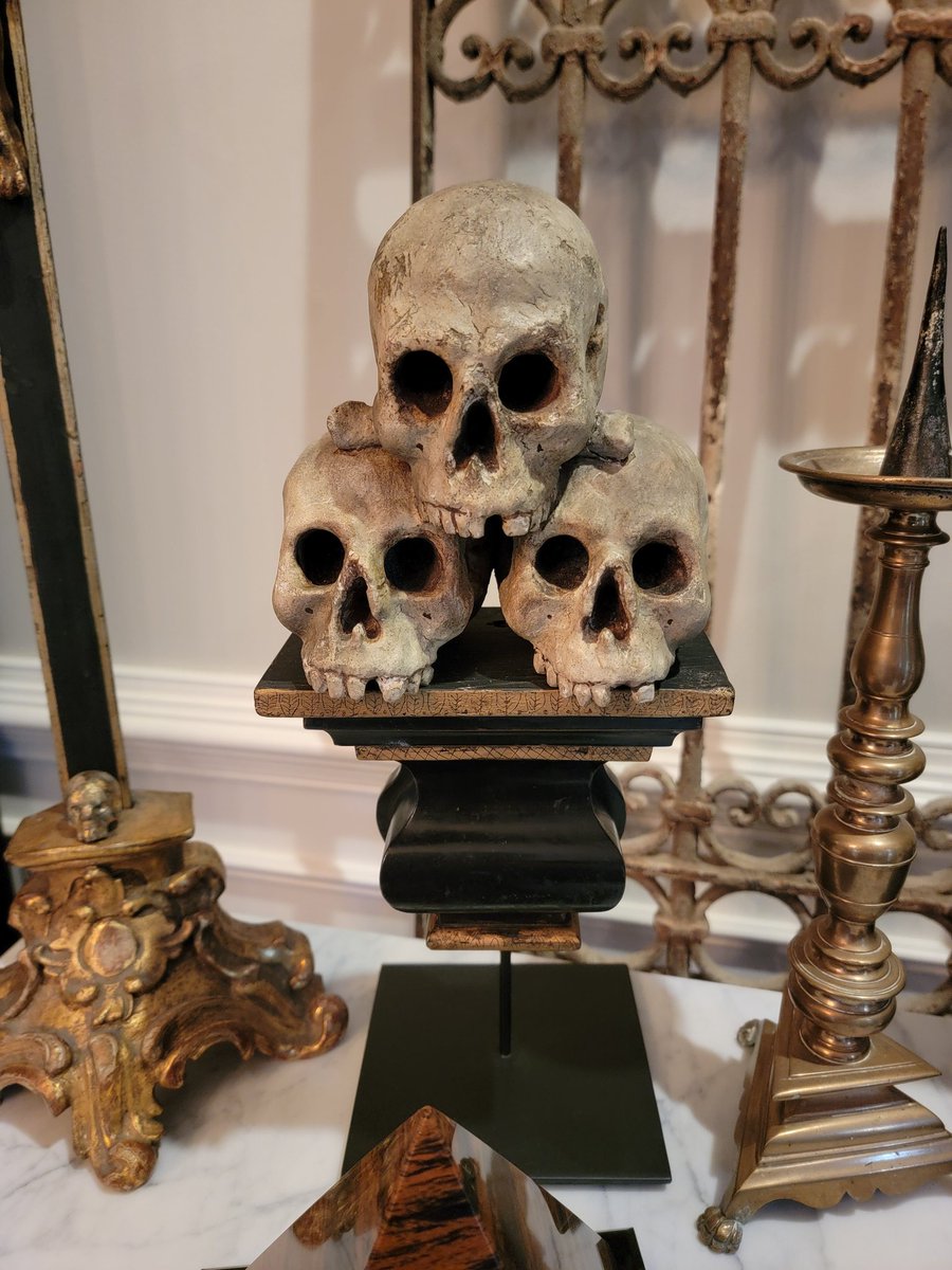 MERTICUSx's tweet photo. Happy World Goth Day!  #antiques https://t.co/A5YNZmBHI1