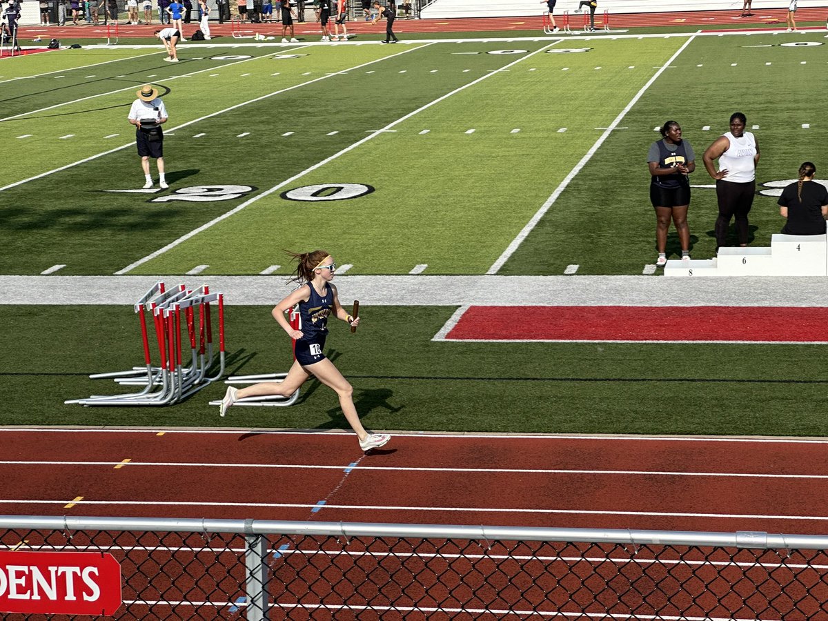 Our 4x800M Relay team of Luci Kuh, Tessa Hoyt, Priti Clark, and Natalie Chryst finished 11th at the OHSAA Regional Tournament today. Good job ladies.
Natalie (800M) and Tessa (1600M) will compete in their individual events on Friday. 🦅 #GoNDAEagles