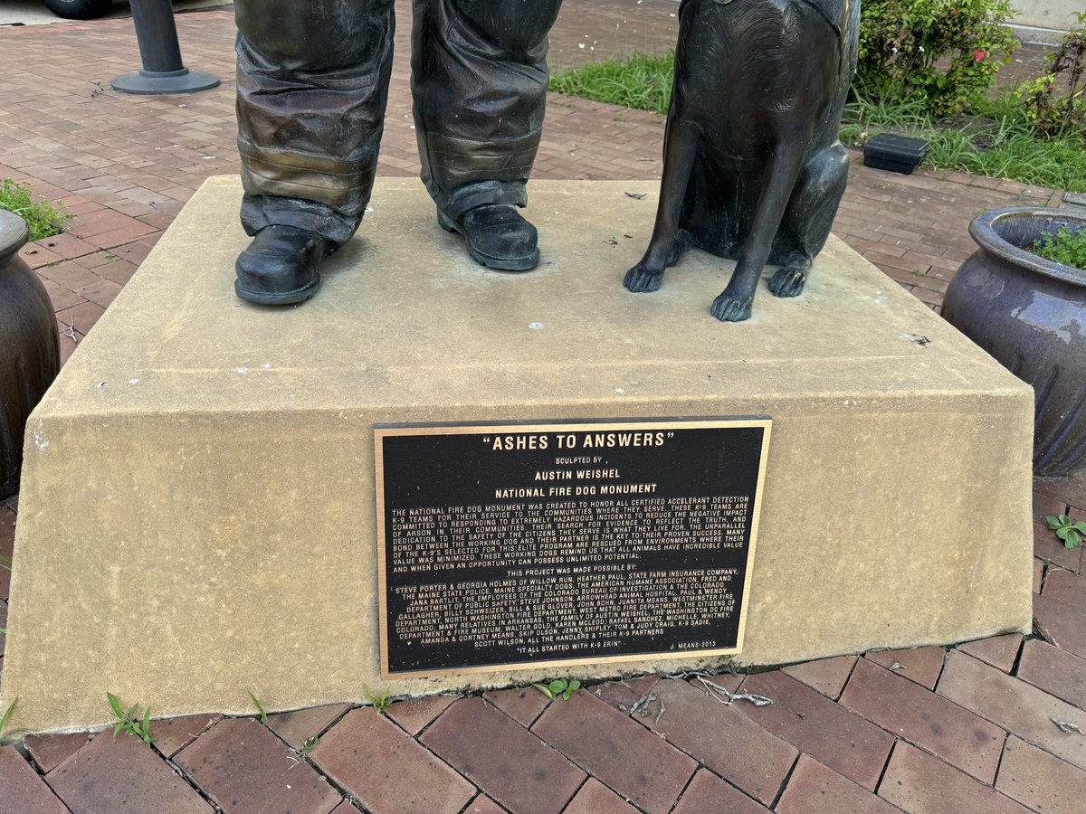 PaulRieckhoff's tweet image. The National Fire Dog Monument in DC. #LookForTheHelpers #NeverForget @SerraRob 🐶🔥🇺🇸