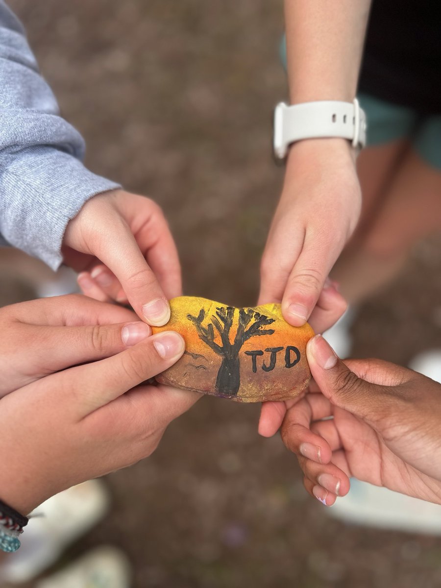 Holiday Park's Friends of Rachel Club 23-24 did a fantastic job raising awareness for the Ronald McDonald House,  helping students and spreading cheer to senior centers in the community. Keep spreading the positive vibes😃