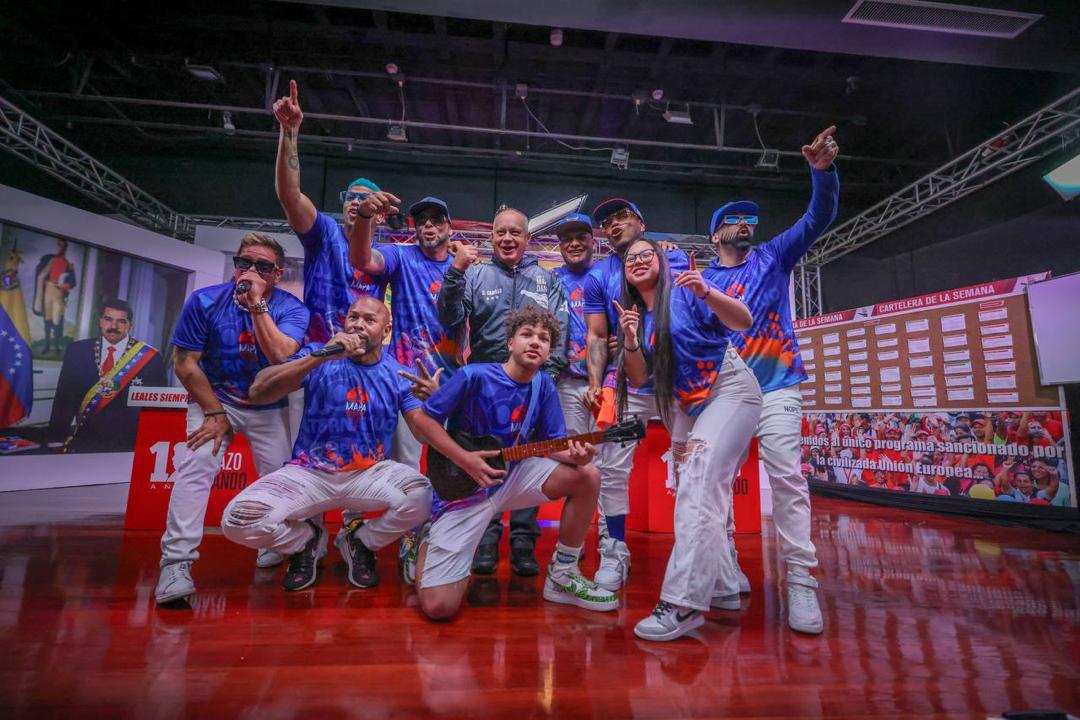 Desde el #mazodando con el capitán <a href="/dcabellor/">Diosdado Cabello R</a> 
Agradecidos con 
<a href="/NicolasMaduro/">Nicolás Maduro</a>
<a href="/Nahumfernandezm/">Nahum Fernández</a>
<a href="/PSUVcarmenzerpa/">Carmenzerpa.psuv</a> 
<a href="/ArangurenAlex1/">Alexander Aranguren</a> 
#movimientomapa