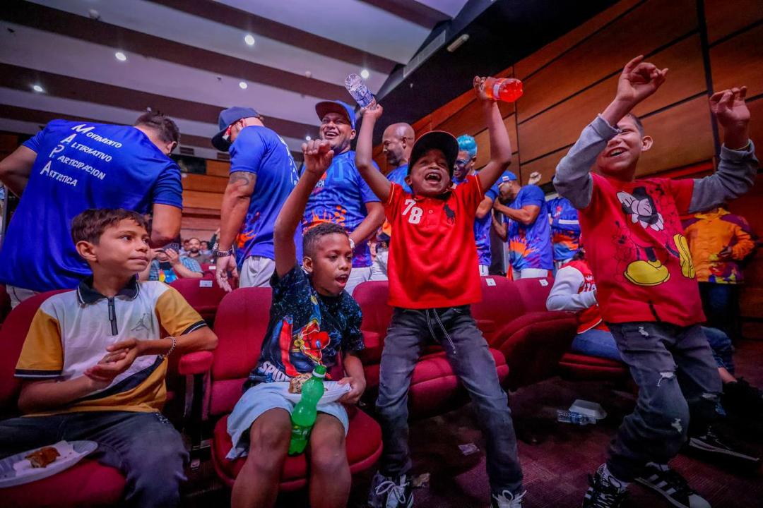 Desde el #mazodando con el capitán <a href="/dcabellor/">Diosdado Cabello R</a> 
Agradecidos con 
<a href="/NicolasMaduro/">Nicolás Maduro</a>
<a href="/Nahumfernandezm/">Nahum Fernández</a>
<a href="/PSUVcarmenzerpa/">Carmenzerpa.psuv</a> 
<a href="/ArangurenAlex1/">Alexander Aranguren</a> 
#movimientomapa