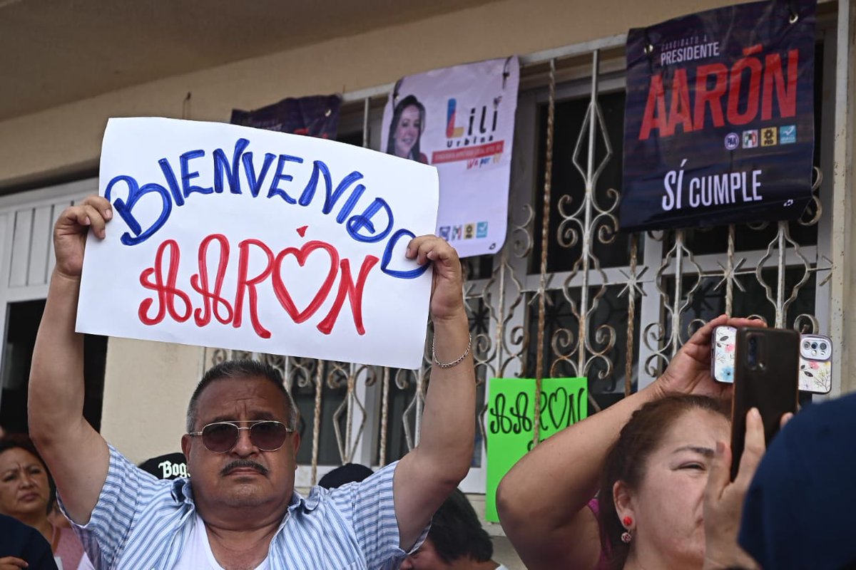 AaronUrbinaB's tweet photo. Estuvimos en los Olivos, compartiendo mis propuestas para cambiar el rumbo de nuestro municipio. Gracias mis paisanos, saben que no los voy a defraudar, ustedes conocen mis trabajo. ¡Reactivemos Tecámac! 💯💪🏻

#AarónPresidente #FuerzayCorazónPorEdomex https://t.co/ACzSfSv6iu