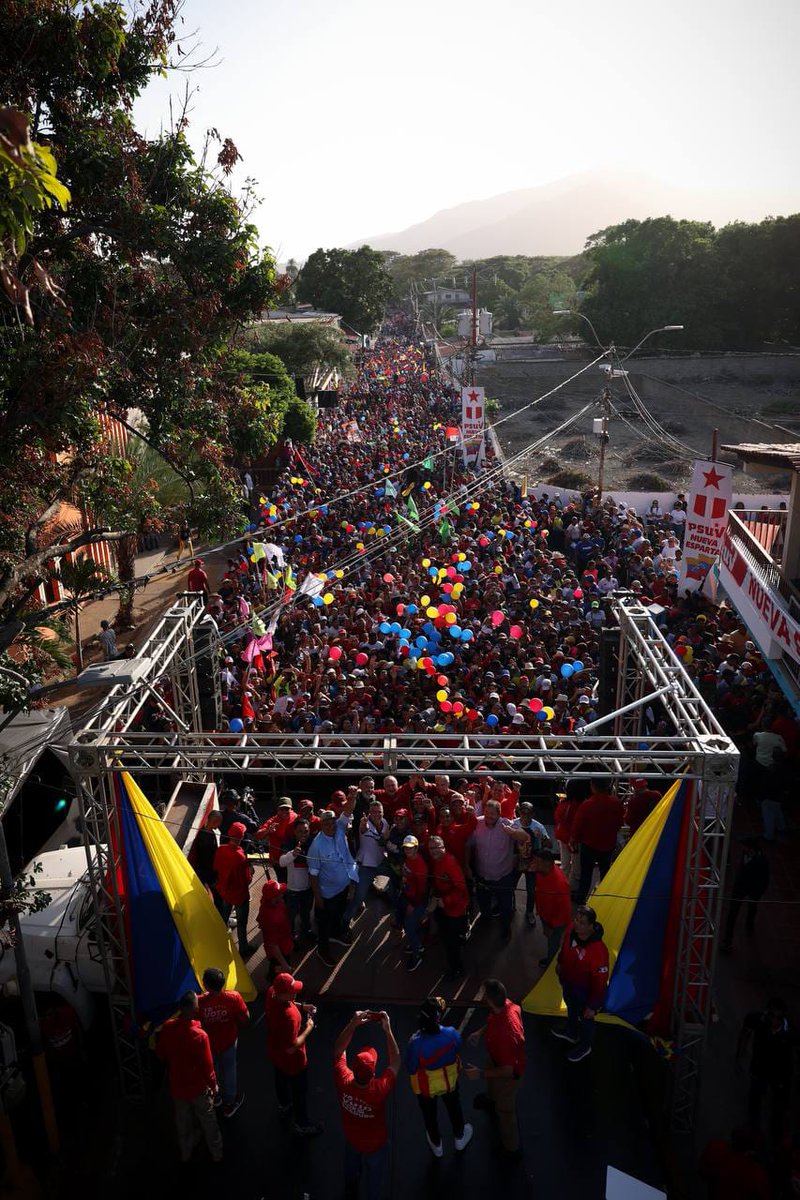 emiliorafael_'s tweet photo. #ConChávezYMaduroPaLoQueSea 
En #NuevaEsparta el jueves #16Mayo recibimos a nuestro 1er Vicepdte del @PartidoPSUV, el hermano capitán @dcabellor 

"Nosotros tenemos que prepararnos para luchar, para vencer y para defender la victoria de la Revolución Bolivariana en cada rincón" https://t.co/uEW2sYb3yI