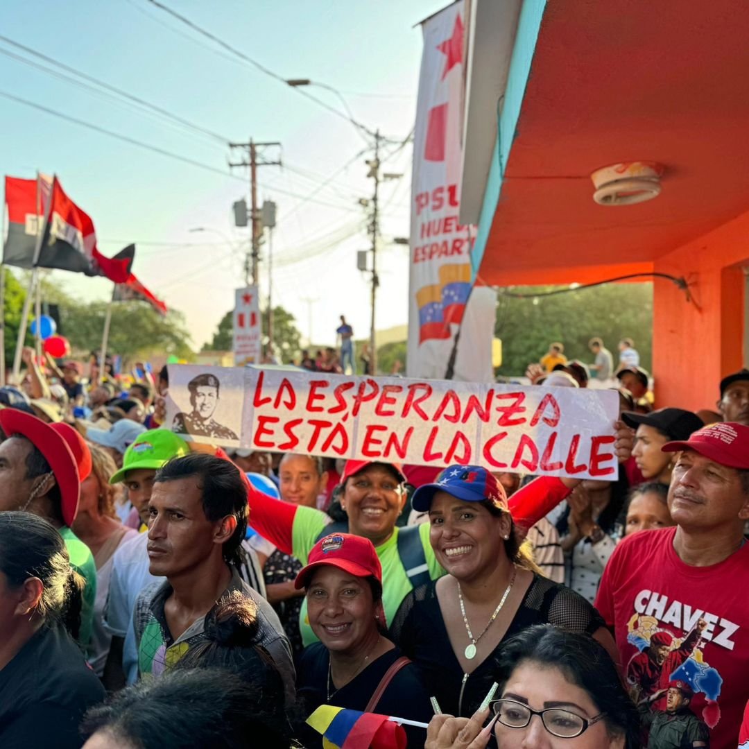 emiliorafael_'s tweet photo. #ConChávezYMaduroPaLoQueSea 
En #NuevaEsparta el jueves #16Mayo recibimos a nuestro 1er Vicepdte del @PartidoPSUV, el hermano capitán @dcabellor 

"Nosotros tenemos que prepararnos para luchar, para vencer y para defender la victoria de la Revolución Bolivariana en cada rincón" https://t.co/uEW2sYb3yI