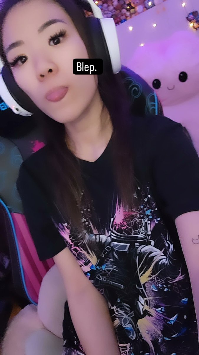 Gathered some smol energy to have smol stream today.

VIBE CHECKKK?

🔴 LIVE NOW 🔴
Twitch.tv/itsCronzy