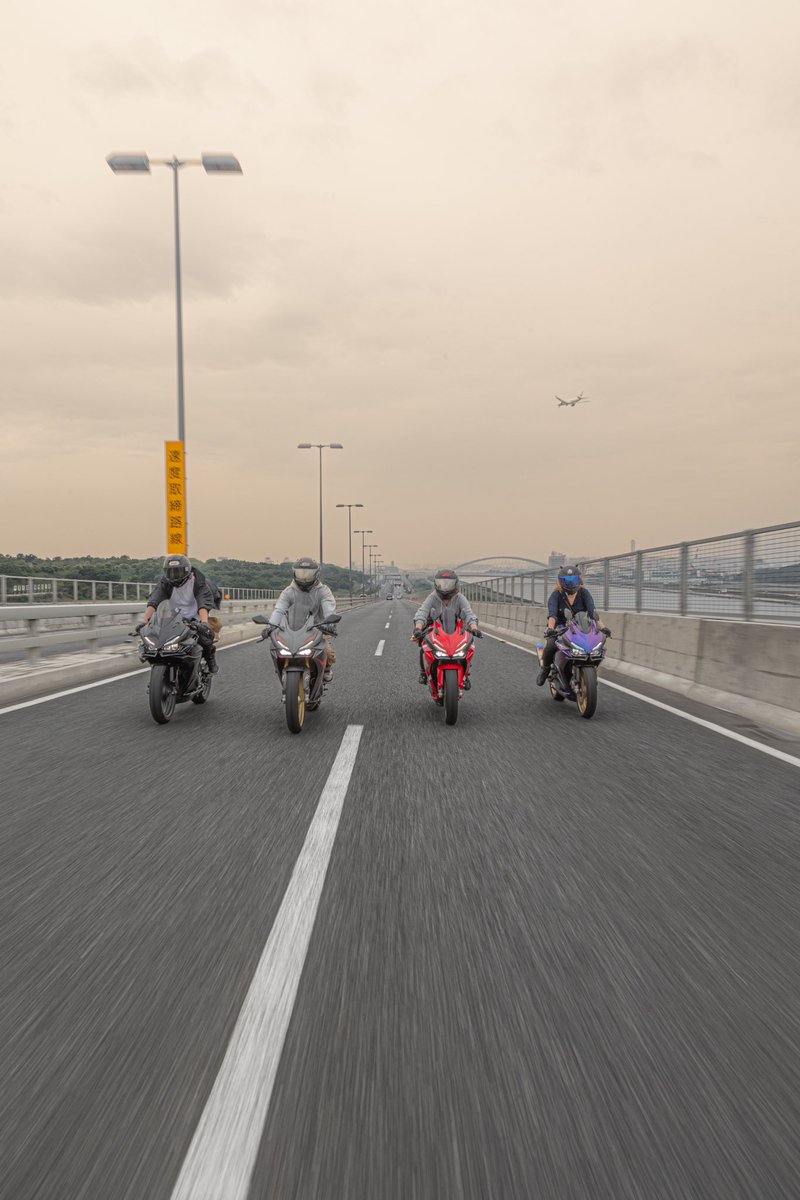 yoshi_cbr250rr's tweet photo. やっぱりバイクはいい！
写真撮ってくれてありがとう！

@_d_photo_  #cbr250rr #mc51 https://t.co/N9vLO8kZs4