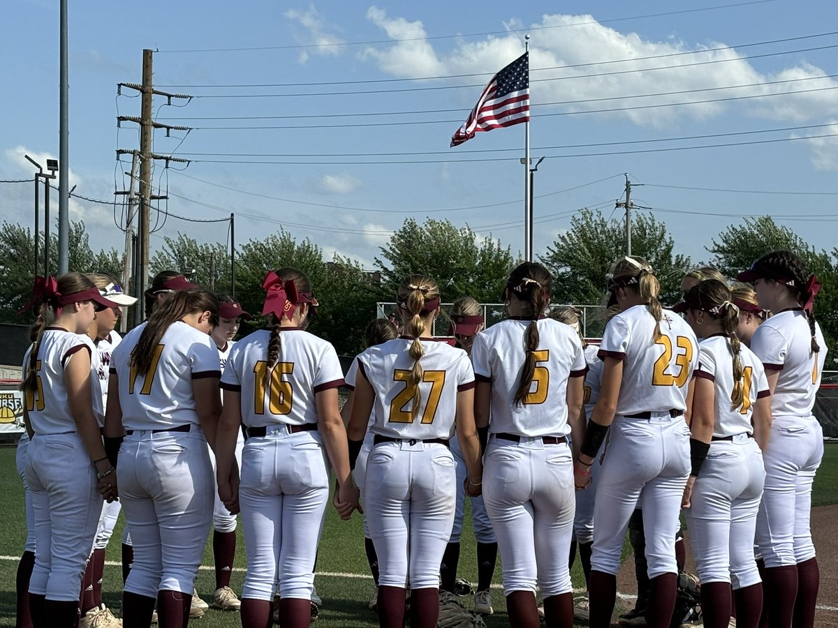 WJ Soffball moves on to the Regional Finals with a 10-0 victory over Riverside @natalie_susa pitches a 1-hitter with 11 K’s in 5 innings. @SiennaTepley was 2-2 with a double, triple, 2 runs + 2 RBI @ReneeBrown08 @EllaGirard2026 also had 2 hits #WJSoftball #LetsBeLegendary