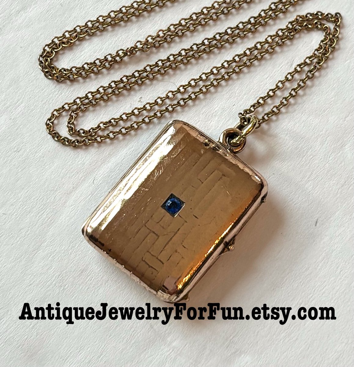 #antiquejewelryforfun #etsyshop #locket #locketnecklace etsy.com/listing/173452…