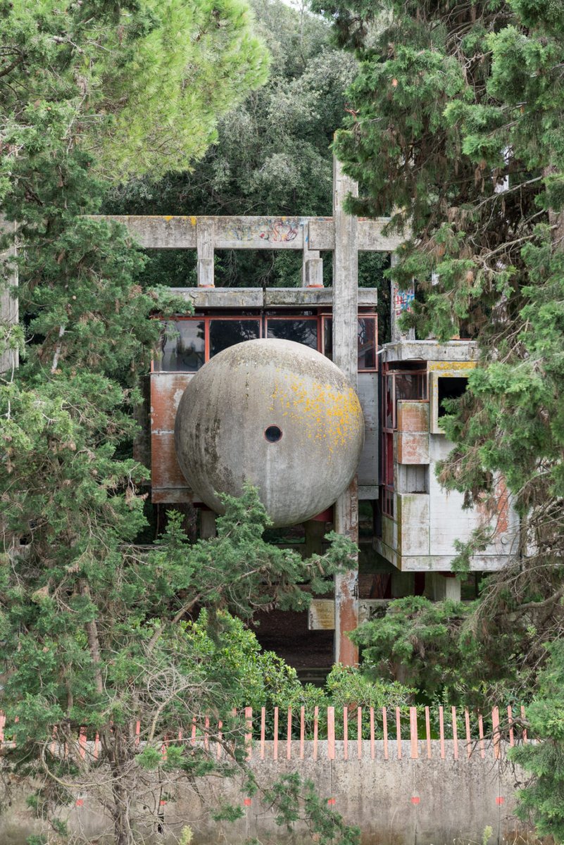 Introducing Casa Albero, or 'Treehouse,' in Fregene, Italy. Designed & constructed by an Italian family of architects – Giuseppe Perugini, his wife Uga de Plaisant, and their son Raynaldo Perugini from 1968 to 1975. 

It was abandoned for years but currently renovation.