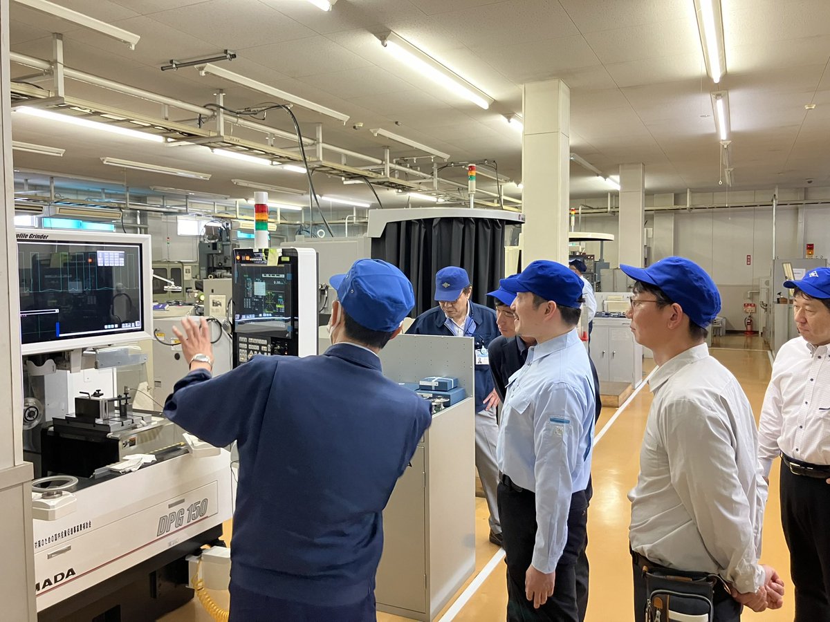 nsk1949's tweet photo. 昨日、立命館大学発ベンチャー企業のPatentix株式会社様が当社にご来社されました。
Patentix株式会社　高橋先生からの貴重なセミナー講演と、当社の工場をご見学頂き、
今後のPatentix株式会社様の研究開発を進めていく為に交流と理解を深めることができました。

#次世代半導体事業
#GeO2
#資本提携 https://t.co/GWxSllaAHg