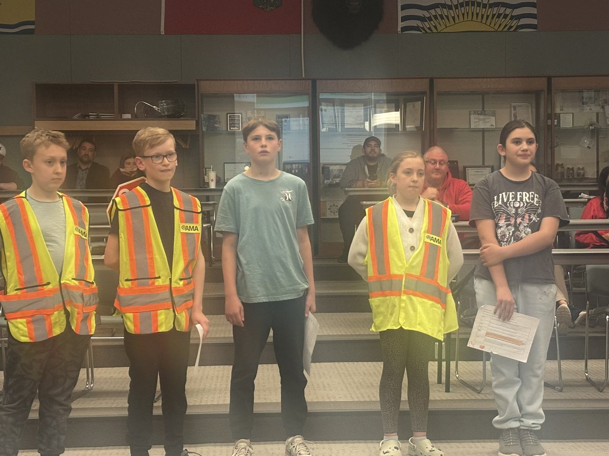 annaleeskinner's tweet photo. Thank you @Dickinsfield crossing guards for sharing your important role with the Trustees this evening! #TLIM @FMPSD7Habits https://t.co/0pMyJctsvc