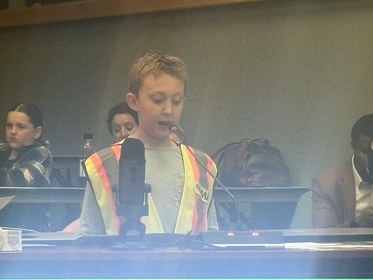 annaleeskinner's tweet photo. Thank you @Dickinsfield crossing guards for sharing your important role with the Trustees this evening! #TLIM @FMPSD7Habits https://t.co/0pMyJctsvc